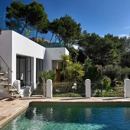 Stylish 5 Bedroom Luxury With Pool And Sauna *