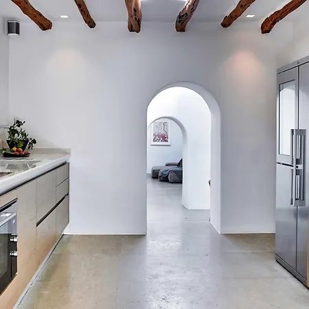 Stylish 5 Bedroom Luxury With Pool And Sauna Villa